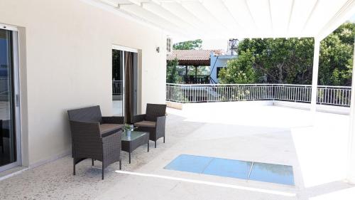Balkoni atau teres di Beachfront Apartment