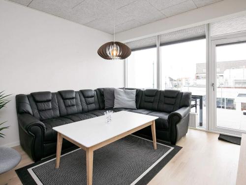 Posezení v ubytování 8 person holiday home in Ringkøbing