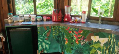 a kitchen with a counter with a colorful counter top at Moradia da Mata in Nilo Peçanha