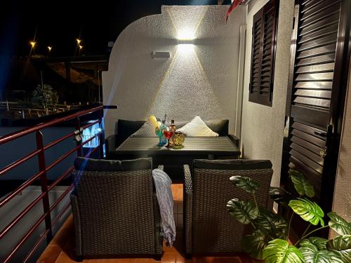 Μπαλκόνι ή βεράντα στο Villa Puerto Rico in front of the shopping center with private heated saltwater pool with jacuzzi & t able fút boll & arcade games OR St andard Villa Puerto Rico in front of the shopping center with private heated saltwater big jacuzzi & arcade games
