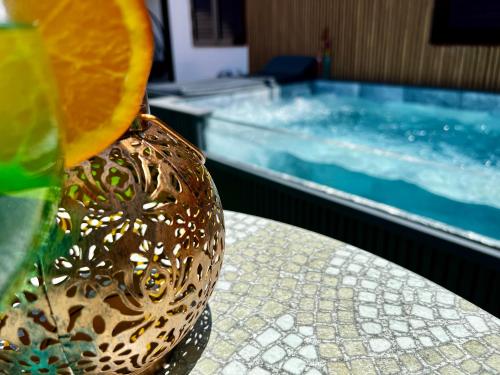 Φωτογραφία από το άλμπουμ του Villa Puerto Rico in front of the shopping center with private heated saltwater pool with jacuzzi & t able fút boll & arcade games OR St andard Villa Puerto Rico in front of the shopping center with private heated saltwater big jacuzzi & arcade games στο Πουέρτο Ρίκο