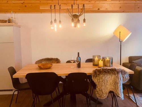 a dining room with a wooden table and chairs at Emma Top 4 in Dienten am Hochkönig