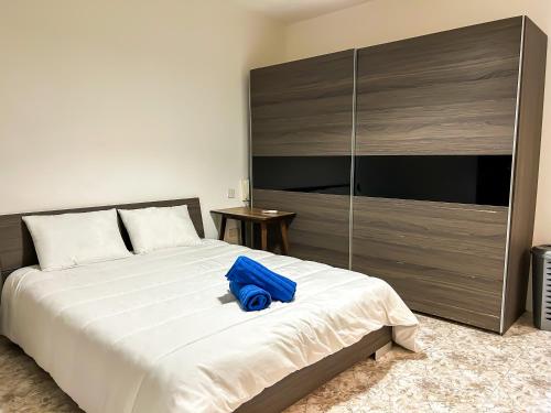 Postel nebo postele na pokoji v ubytování Urban Comfort Gzira 4 Bedroom Flat