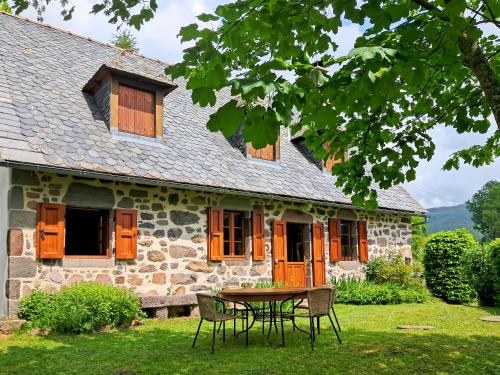 Le refuge de la vallée - 4 à 6 pers - proche de Salers