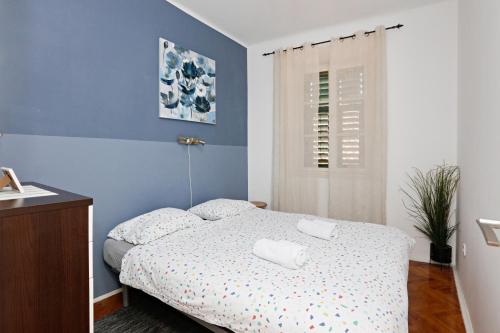 Apartments by the sea Sibenik - 23784