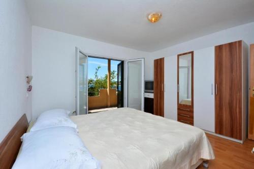 Apartments by the sea Stobrec, Split - 24508