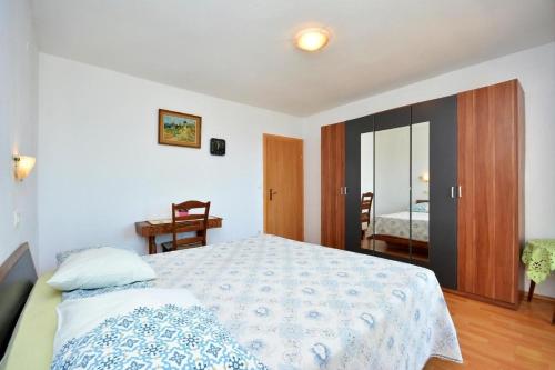 Apartments by the sea Stobrec, Split - 24508