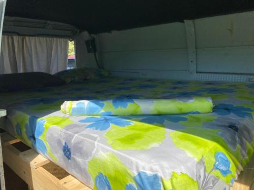 Ένα ή περισσότερα κρεβάτια σε δωμάτιο στο Hostal-Camping Bajo Las Estrellas