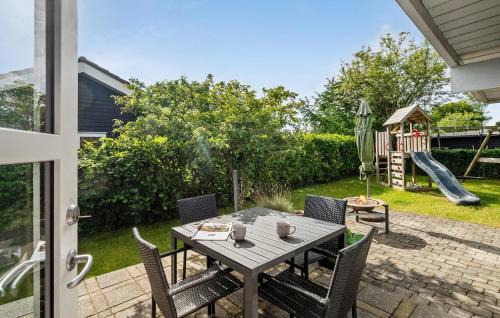 Κήπος έξω από το Cozy Home In Hadsund With Wifi