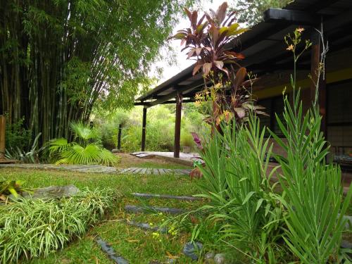a garden with a gazebo and some plants at Sen de campo: viví la naturaleza in Colastiné