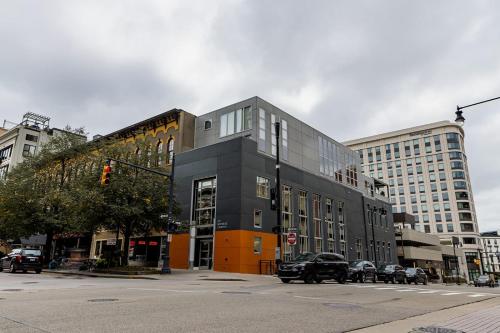 a building on a city street with a traffic light at 3 Private King Suites - The Finnley Hotel in Grand Rapids