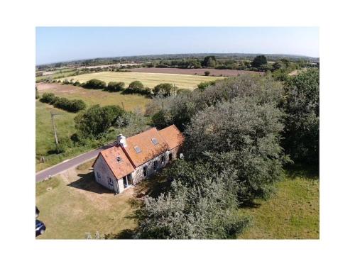 Photo de la galerie de l'établissement Holiday cottage with 2 bedrooms, à Bretteville-sur-Ay