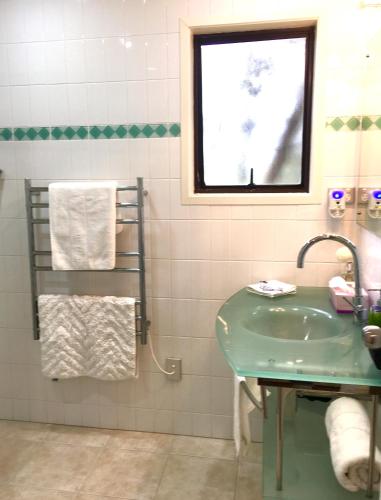 Un baño de 2 LEVEL 2 BEDROOM VILLA w MAGNIFICENT OCEAN VIEWS BEDROOM BALCONY FREE WIFI