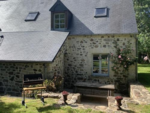 Photo de la galerie de l'établissement Holiday cottage with 3 bedrooms, à Négreville