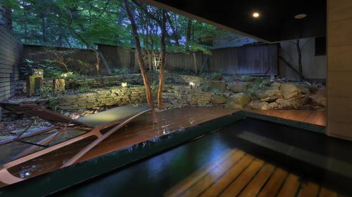 Un jardín fuera de 叶 Kanouya 四万温泉
