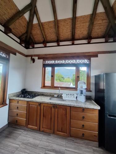 Η κουζίνα ή μικρή κουζίνα στο Chalet el portal de la Villa