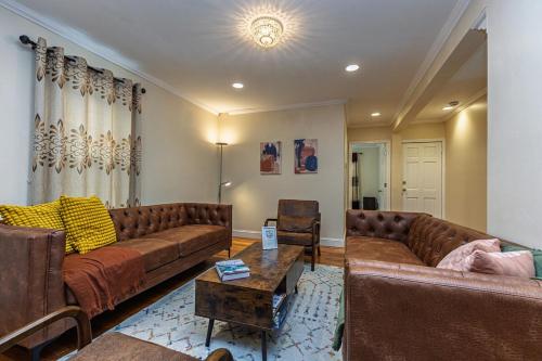 a living room with two couches and a coffee table at Extremely Spacious Home 10 Mins to The Encore in Medford