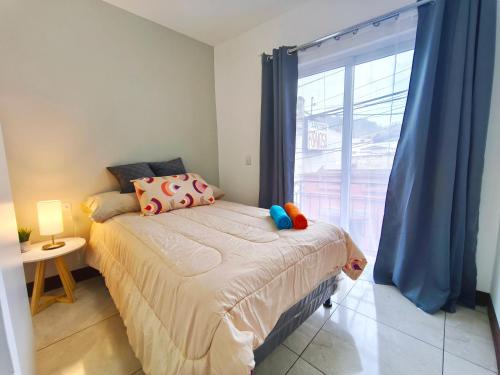 Giường trong phòng chung tại Apto Moderno #5 Casa Tía Tona Zona 1