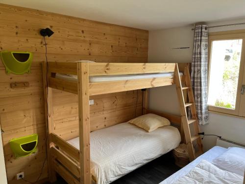 a bedroom with two bunk beds in a room at Appartement confortable au Grand-Bornand pour 5 personnes - FR-1-467-146 in Le Grand-Bornand