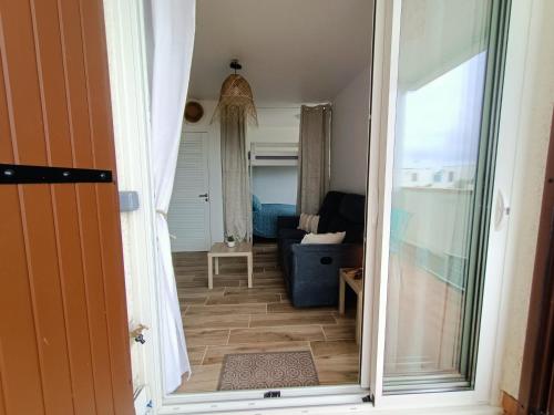 Photo de la galerie de l'établissement Nouveau Studio 4 pers rénové près de la plage - FR-1-799-57, au Barcarès