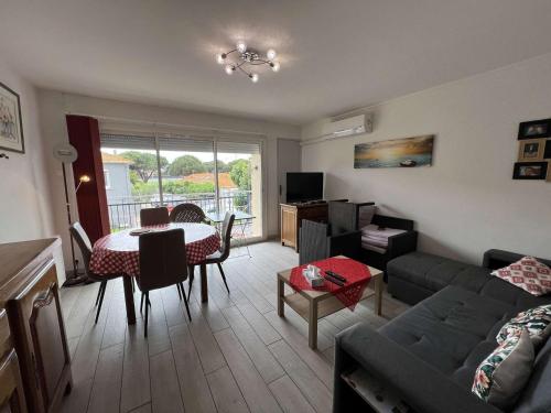 T3 Climatisé avec Parking Privé, Proche Centre pour 4 Personnes - FR-1-701-94