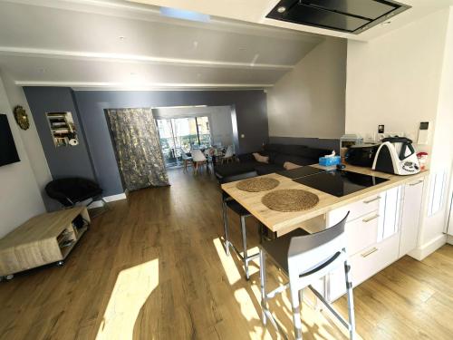 Photo de la galerie de l'établissement Spacieuse villa climatisée T3, 6pers, proche plage - FR-1-607-222, au Cap d'Agde