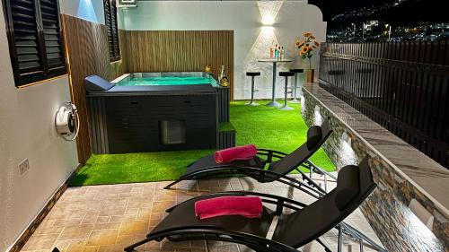 Φωτογραφία από το άλμπουμ του Villa Puerto Rico in front of the shopping center with private heated saltwater pool with jacuzzi & t able fút boll & arcade games OR St andard Villa Puerto Rico in front of the shopping center with private heated saltwater big jacuzzi & arcade games στο Πουέρτο Ρίκο