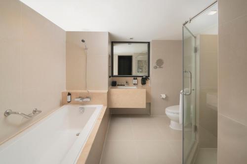 Bilik mandi di Mercure Bangkok Sukhumvit 11