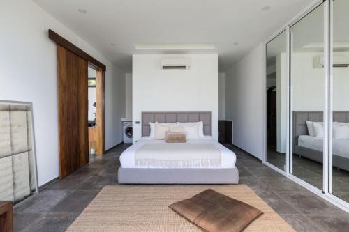 Postel nebo postele na pokoji v ubytování Cozy 2beds pool villa on Samui