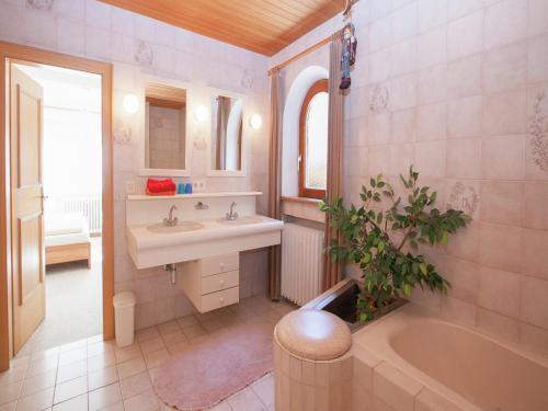 Gallery image of Chalet in Fusch near Ski Lift and Lake, cleaning included in Fusch an der Glocknerstraße