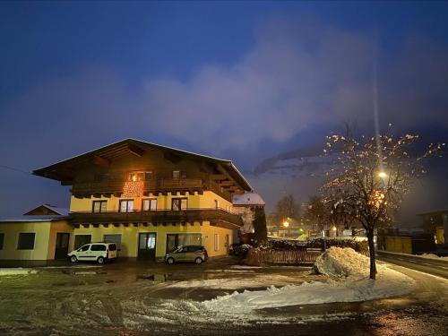 Gallery image of Apartment in Niedernsill near Ski Slopes, cleaning included in Niedernsill