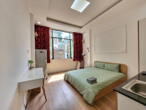 Una cama o camas en una habitación de LoCo Premium Studios Self Check-in