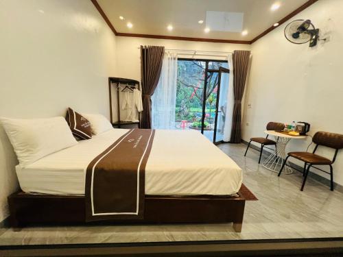 a bedroom with a large bed in a room at Tam Coc Kamili Bungalow & Homestay in Ninh Binh