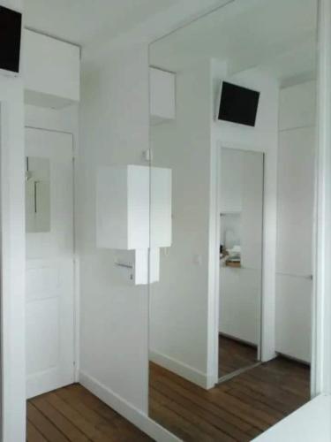 Photo de la galerie de l'établissement Central Historique Place Maubert Charmant Studio tout équipé climatisation ascenseur, à Paris