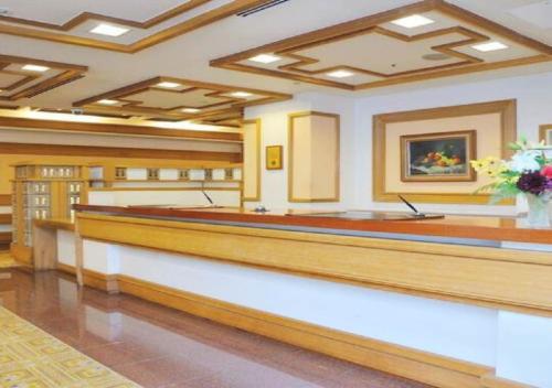 a bar in a waiting room at Hotel Grand Shinonome in Tsukuba