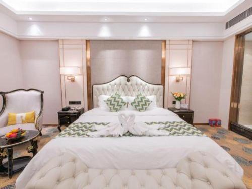 Postel nebo postele na pokoji v ubytování Enping Yucca Hotel