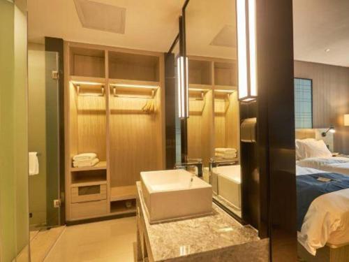 Katil atau katil-katil dalam bilik di Echarm Hotel Liuzhou High-speed Railway Station