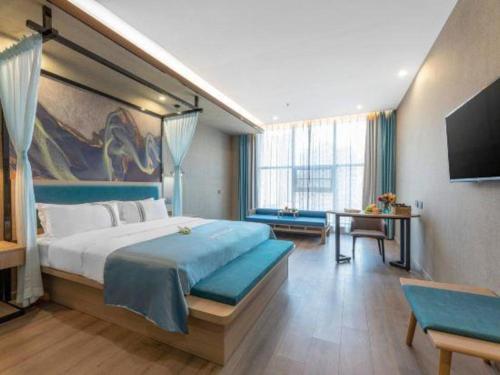 a hotel room with a large bed and a television at Han Hotel Meisu Xi'an Longshouyuan Shenglong Plaza in Xi'an