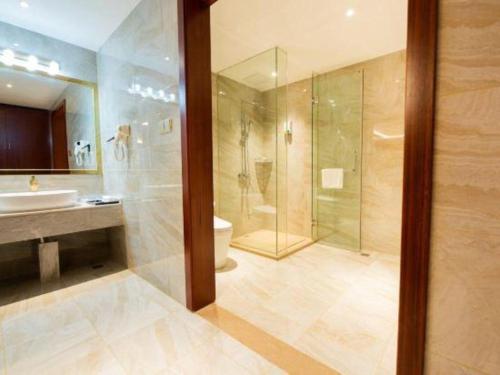 Ένα μπάνιο στο City Comfort Inn Kunming Xinluojiu Bay Guangju Road