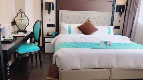 a bedroom with a bed and a desk and a bed sidx sidx sidx at Xana Hotelle Xi'an Zhonglou, Huimin Street Metro Station in Xi'an
