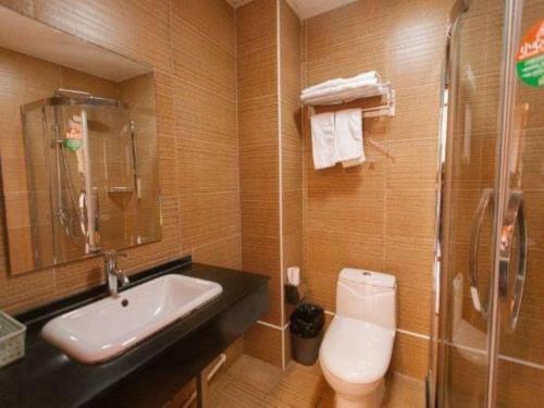 a bathroom with a sink and a toilet at GreenTree Alliance Hotel Tianjin Jinnan District Gegu Stadium in Tianjin