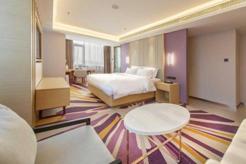 a hotel room with a bed and a table at Lavande Hotel Shenyang Middle Street Walking Street Metro Station in Shenyang