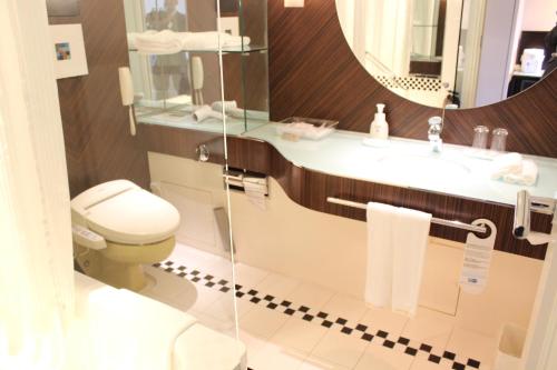 Un baño de Kobe Portopia Hotel