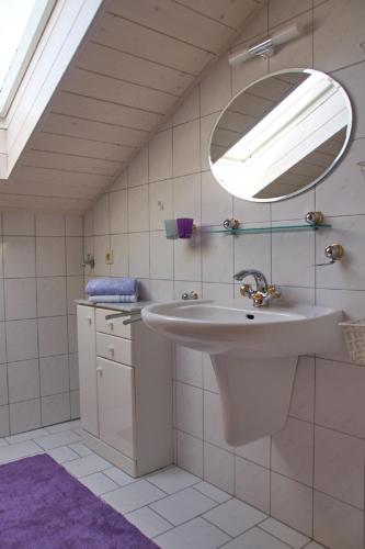 a bathroom with a sink and a mirror at Ferienwohnung Achhammer in Riedenburg