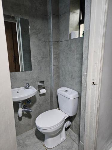 Ένα μπάνιο στο Happy Stays