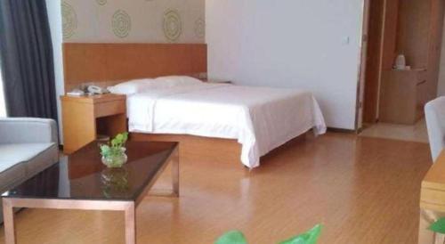 Ένα ή περισσότερα κρεβάτια σε δωμάτιο στο GreenTree Inn Anqing Yuexixian Wenquan Branch
