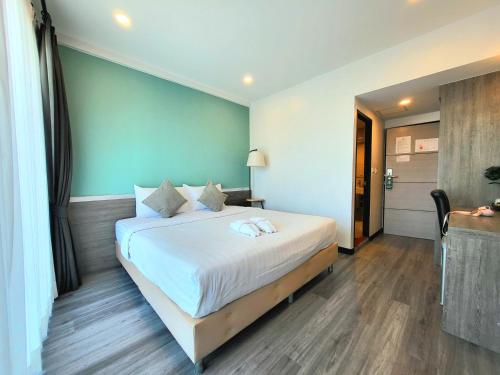 Ein Bett oder Betten in einem Zimmer der Unterkunft Irin Beach Cha-am