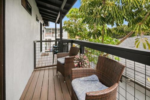 a balcony with wicker chairs and a table at Modern 1 BR Apt - Walk to Ocean & Cafes in San Diego