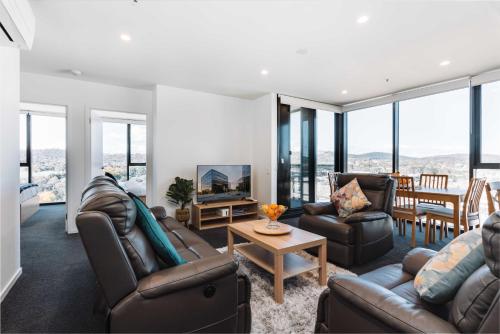 Gallery image of Lovely Sunny 2-bedroom Apartment with Pool and Gym in Phillip