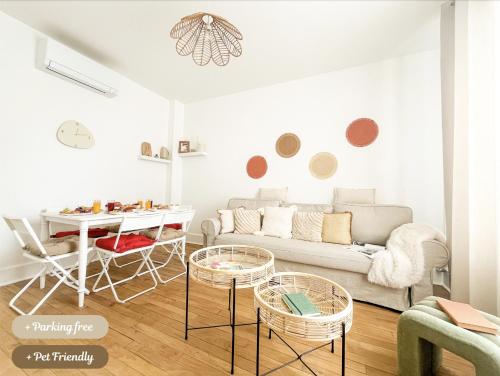 a living room with a couch and a table at Le Refuge, Pet friendly, Free Parking in Pagny-sur-Moselle